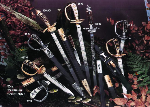 > <p>Никкер — немецкий национальный нож небольшого размера, отличался гнутой костяной ручкой. Название ножа происходит от старонемецкого слова