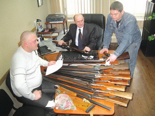 > <p>ды в Бельгии насчитывалось 280 частных предприятий, на которых работало около 80 тысяч человек. В Льеже и его окрестностях к этому времени существовало более 187 ружейных фирм.</p><p> Ружье, о котором идет речь, не очень дорогое, как говорится, среднего разбора.</p> <img style=