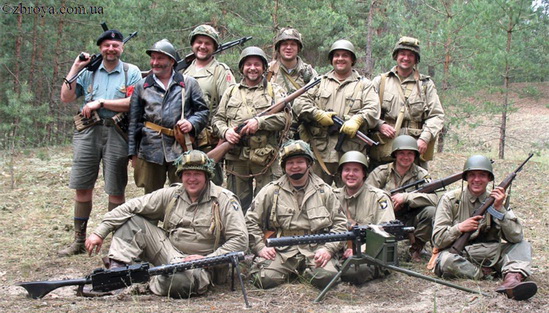 Участники реконструкторской игры по мотивам Второй мировой войны